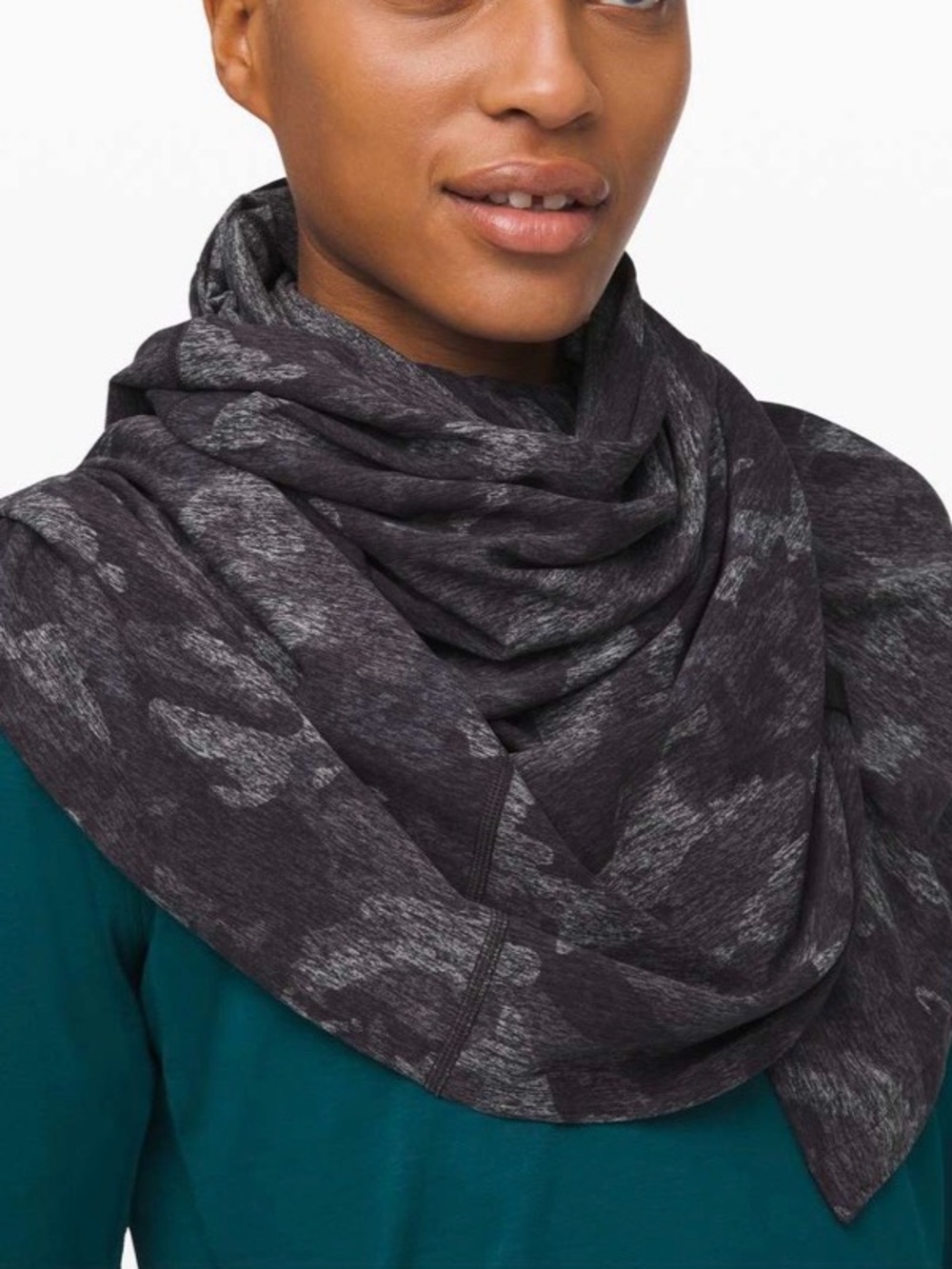Lululemon Vinyasa Scarf *Rulu
Incognito Camo HTR Black